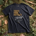 Koszulka Coyote Trust Your Instinct Black 1.jpg